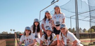 Oxy Womxn’s Baseball cracks smiles and breaks barriers at first tournament womxn baseball