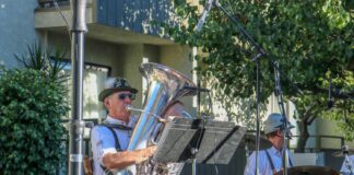 Solheim welcomes community with live music and German beer at Oktoberfest