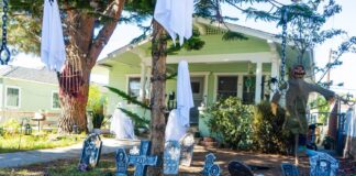 Photo Essay: Neighborhood Halloween Decorations