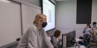 Students say it’s no replacement as software takes over for note-takers Notetakers