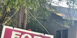 Pandemic eviction moratorium ends, new tenant protections meet locals in the middle Rent sign