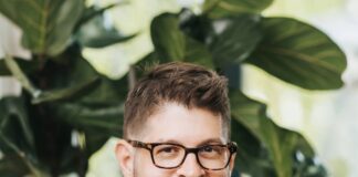 Review: A cool Hollywood Bowl night with Adam Schoenberg’s “Cool Cat” Adam Schoenberg