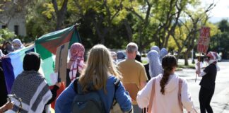 Pro-Palestine protesters block cars and picket amidst admitted students event